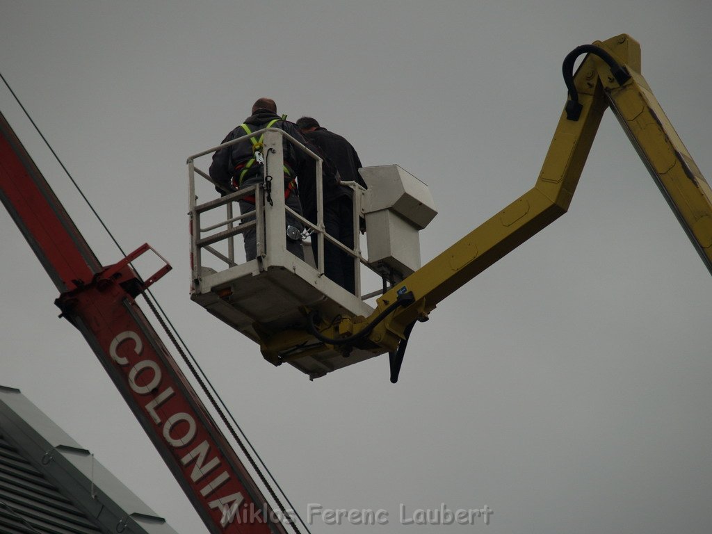 800 kg Fensterrahmen drohte auf Strasse zu rutschen Koeln Friesenplatz P38.JPG